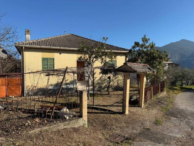 Villa Indipendente in vendita a Santopadre, Lazio