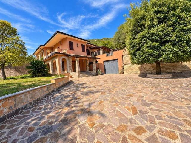 Villa Indipendente in vendita a Sant'Oreste