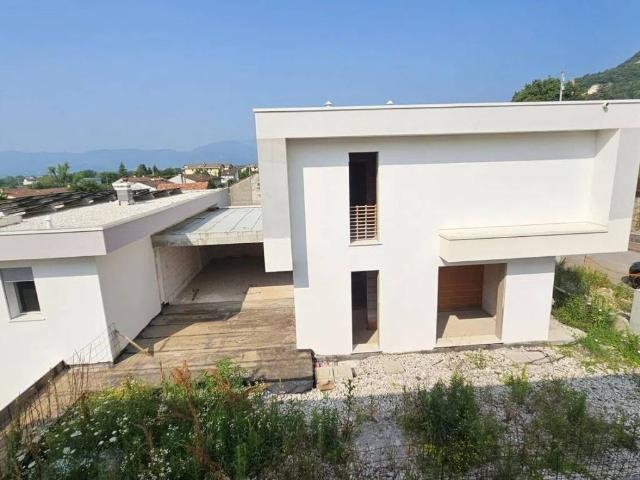 Villa Indipendente in vendita a Santorso, Veneto