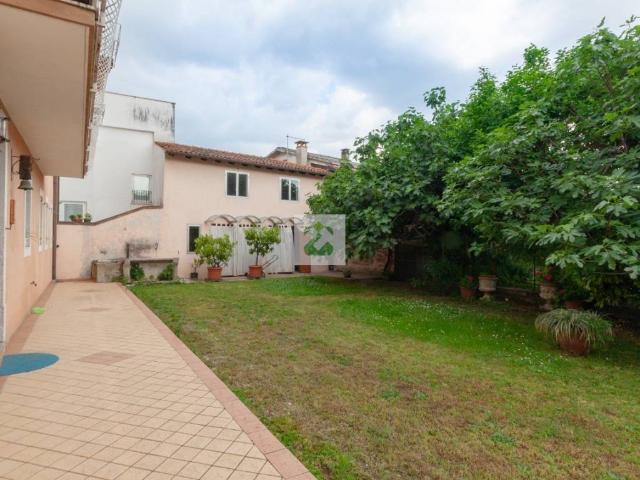 Villa Indipendente in vendita a Santorso, Veneto