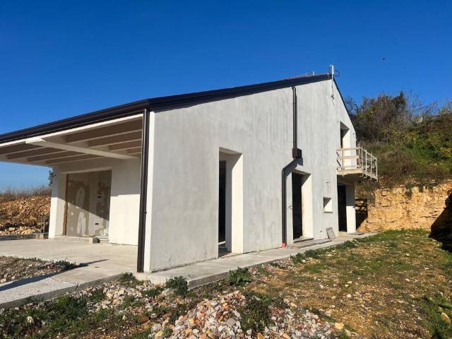 Villa Indipendente in vendita a Sarego, Veneto