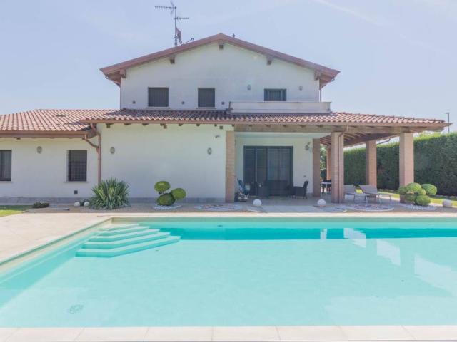 Villa Indipendente in vendita a Sarmato, Reggio Emilia