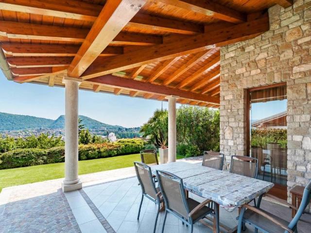 Villa Indipendente in vendita a Sarnico, Lombardia