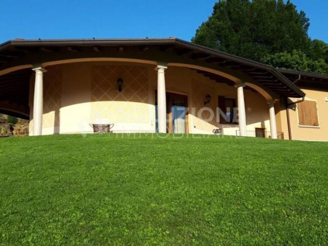 Villa Indipendente in vendita a Sarnico, Lombardia