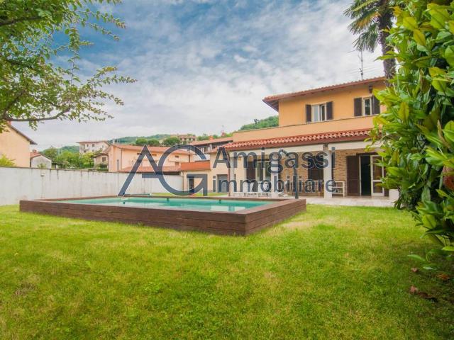 Villa Indipendente in vendita a Sarnico, Lombardia