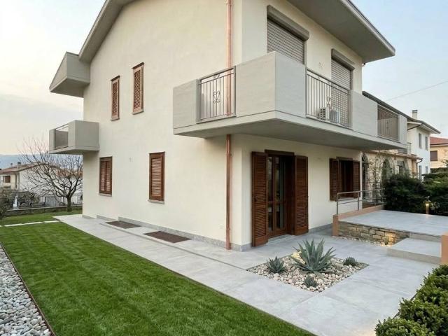 Villa Indipendente in vendita a Sarnico, Lombardia
