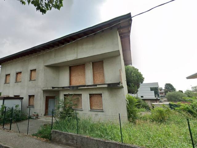 Villa Indipendente in vendita a Villaggio Matteotti, Saronno
