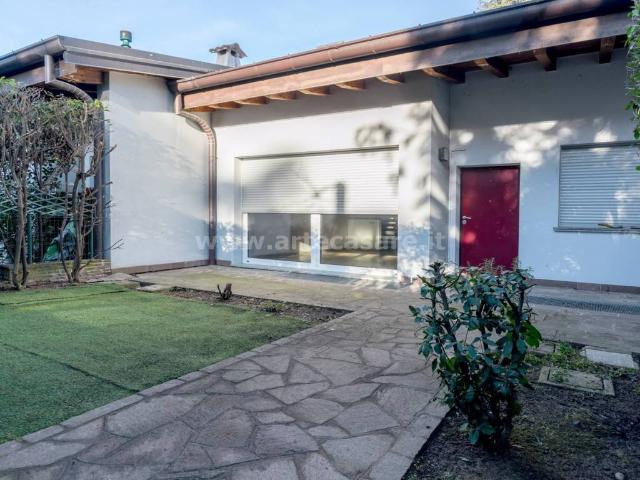 Villa Indipendente in vendita a Volta-Prealpi, Saronno