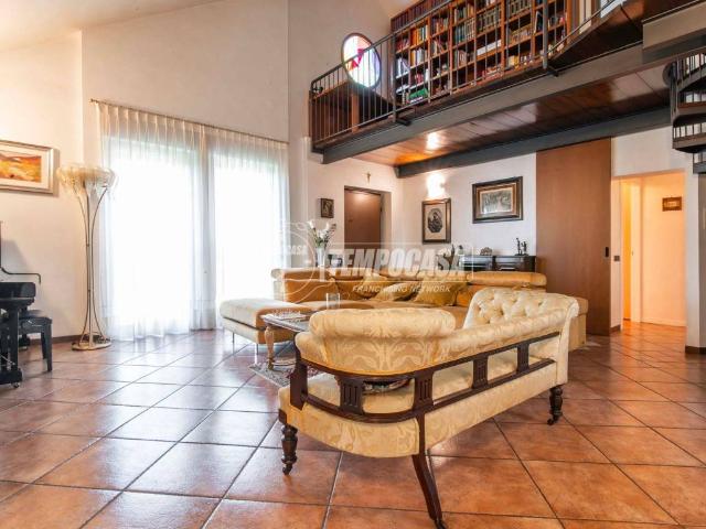 Villa Indipendente in vendita a Santuario, Saronno