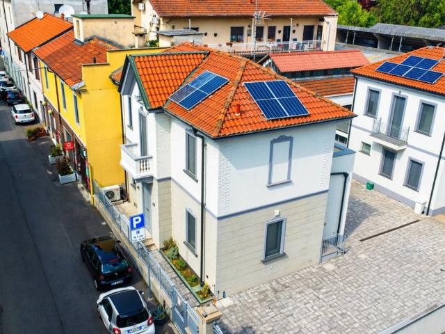 Villa Indipendente in vendita a Volta-Prealpi, Saronno