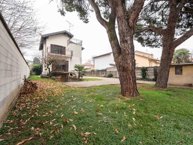 Villa Indipendente in vendita a Santuario, Saronno