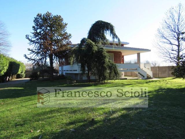 Villa Indipendente in vendita a Caronno Pertusella, Lombardia