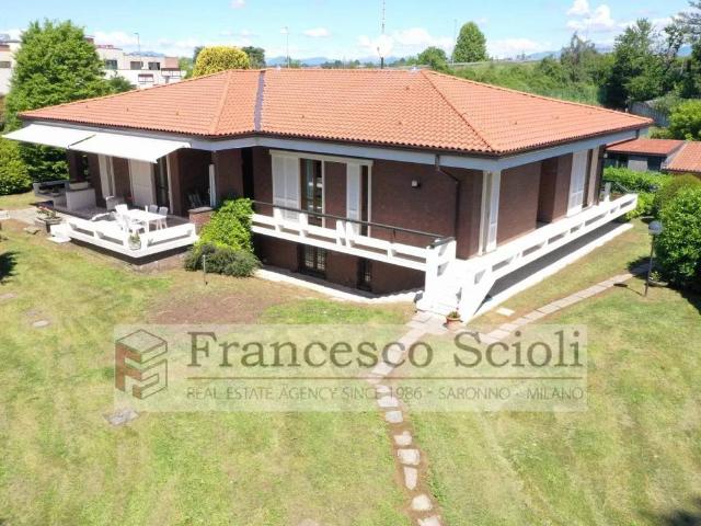 Villa Indipendente in vendita a Santuario, Saronno