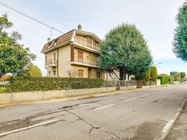 Villa Indipendente in vendita a Saronno, Lombardia