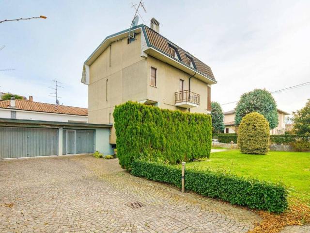 Villa Indipendente in vendita a Saronno, Lombardia
