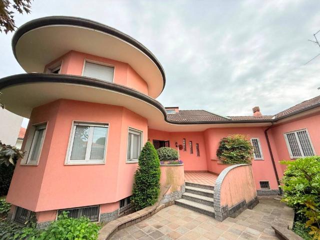 Villa Indipendente in vendita a Campo Sportivo-Colombara, Saronno