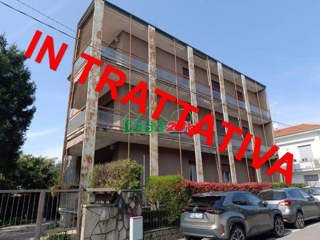 Villa Indipendente in vendita a Saronno, Lombardia