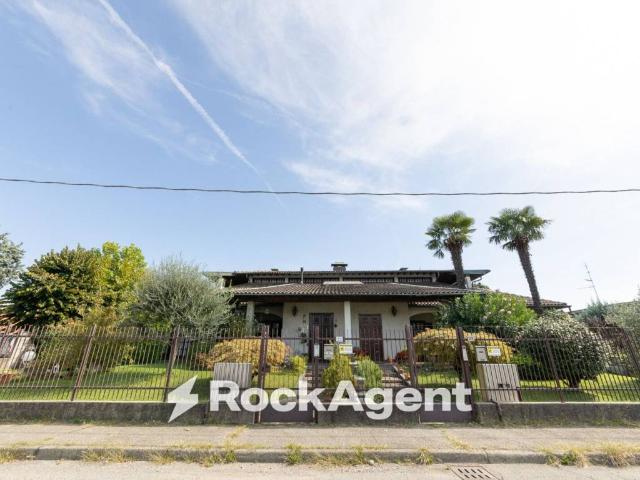 Villa Indipendente in vendita a Campo Sportivo-Colombara, Saronno