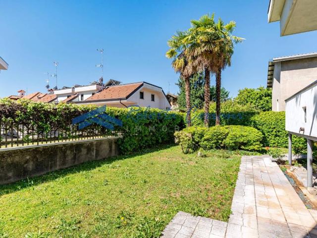 Villa Indipendente in vendita a Cassina Ferrara, Saronno