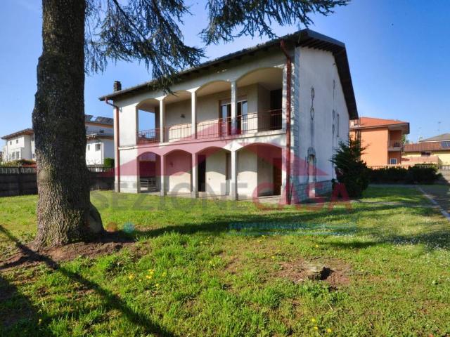 Villa Indipendente in vendita a Cassina Ferrara, Saronno