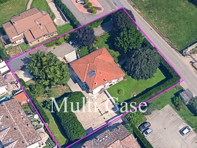 Villa Indipendente in vendita a Volta-Prealpi, Saronno