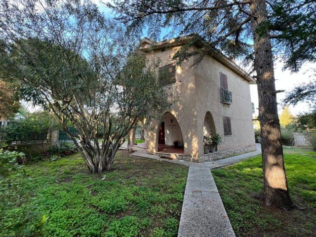 Villa Indipendente in vendita a Sarroch, Sardigna/Sardegna