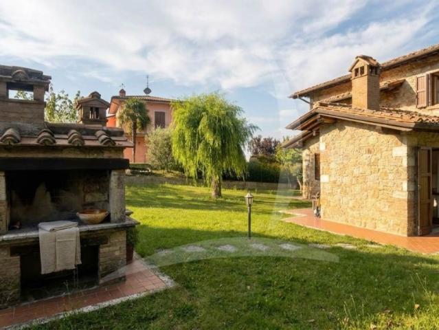 Villa Indipendente in vendita a Sarteano, Toscana