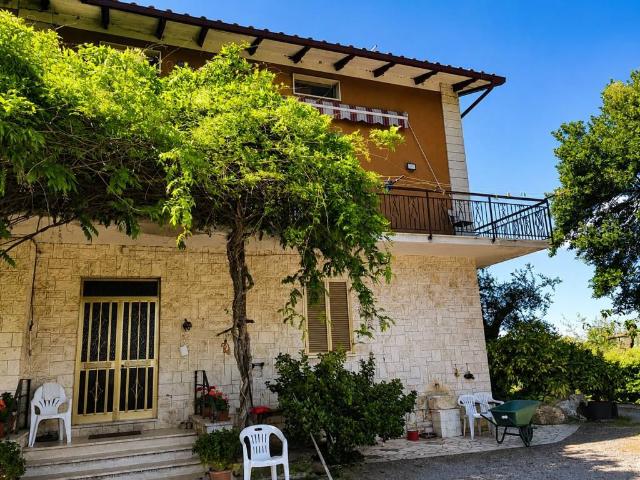 Villa Indipendente in vendita a Valverde, Sarteano
