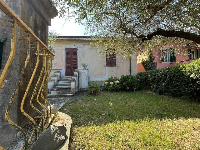 Villa Indipendente in vendita a Sarzana, Liguria