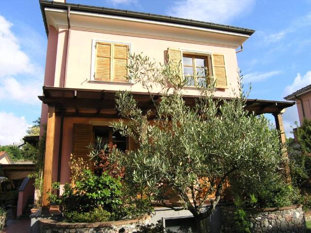 Villa Indipendente in vendita a Olmo, Sarzana