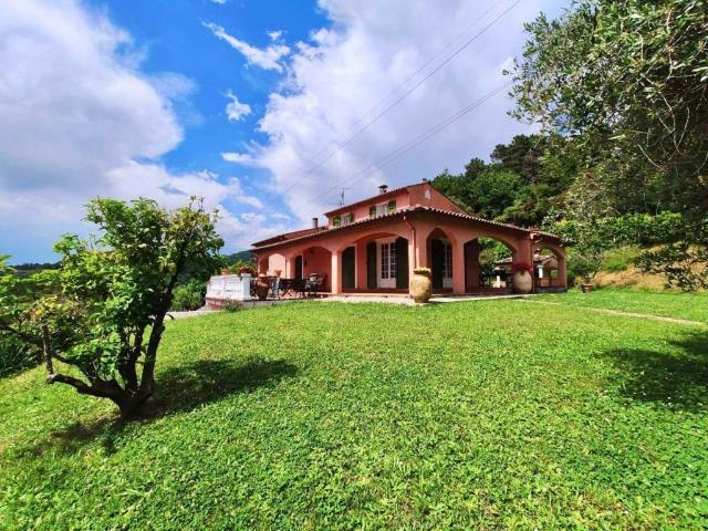 Villa Indipendente in vendita a Sarzana, Liguria