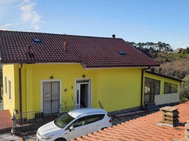 Villa Indipendente in vendita a Sarzana, Liguria