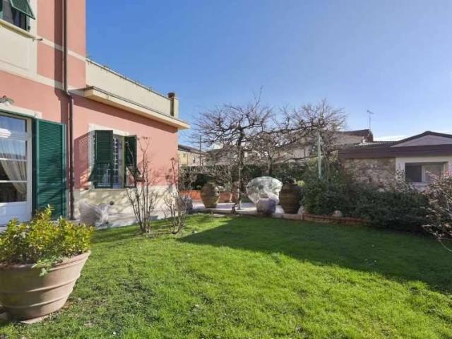 Villa Indipendente in vendita a Olmo, Sarzana