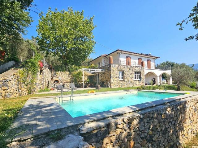 Villa Indipendente in vendita a Sarzana, Liguria