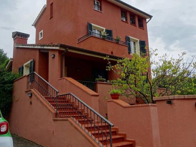 Villa Indipendente in vendita a Nave, Sarzana