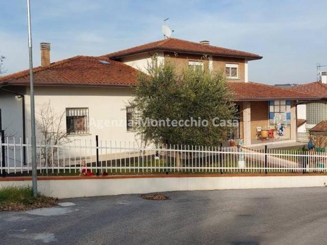 Villa Indipendente in vendita a Sassocorvaro Auditore, Marche