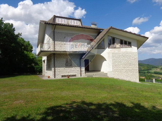 Villa Indipendente in vendita a Camuffolino, Marche