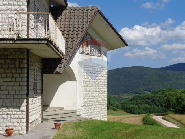 Villa Indipendente in vendita a Camuffolino, Marche