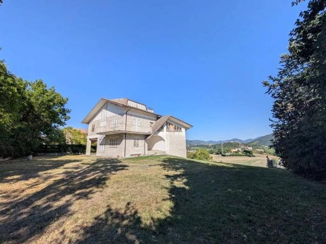 Villa Indipendente in vendita a Sassoferrato, Ancona