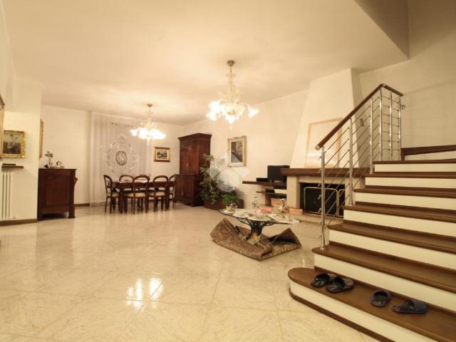 Villa Indipendente in vendita a Unione dei comuni del Distretto Ceramico, Sassuolo