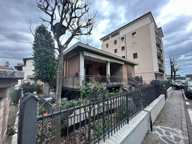 Villa Indipendente in vendita a Unione dei comuni del Distretto Ceramico, Sassuolo