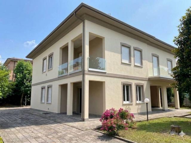 Villa Indipendente in vendita a Unione dei comuni del Distretto Ceramico, Sassuolo