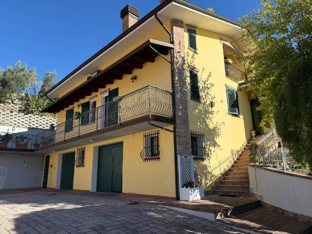 Villa Indipendente in vendita a Unione dei comuni del Distretto Ceramico, Sassuolo