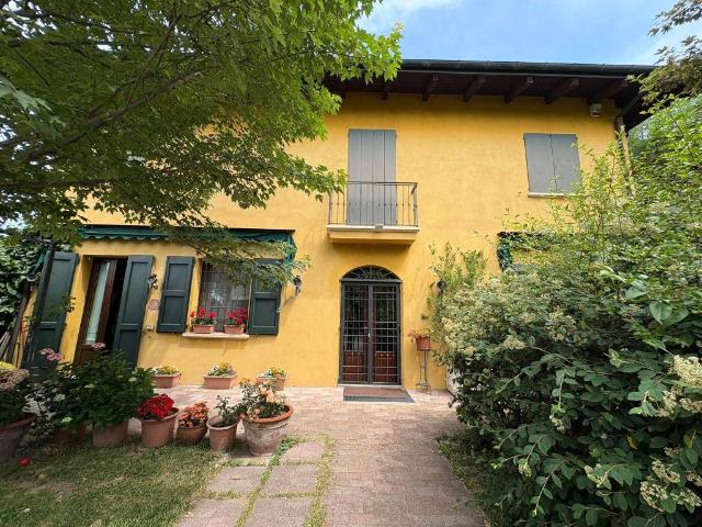Villa Indipendente in vendita a Unione dei comuni del Distretto Ceramico, Sassuolo