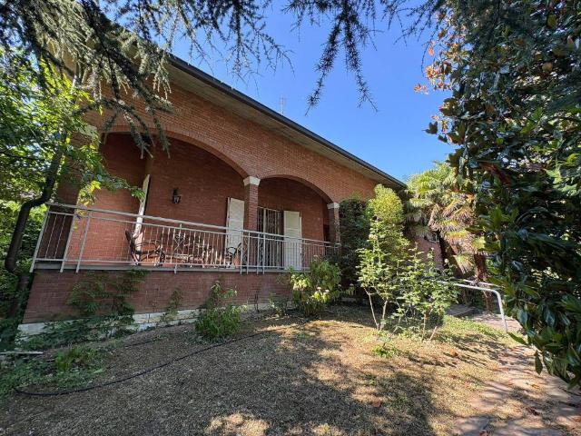 Villa Indipendente in vendita a Unione dei comuni del Distretto Ceramico, Sassuolo