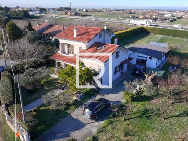 Villa Indipendente in vendita a Fiumicino, Savignano Sul Rubicone