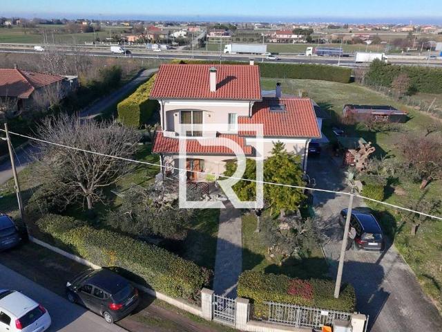 Villa Indipendente in vendita a Fiumicino, Savignano Sul Rubicone