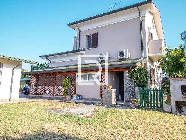 Villa Indipendente in vendita a Fiumicino, Savignano Sul Rubicone