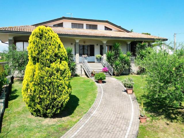 Villa Indipendente in vendita a Savignano Sul Rubicone, Reggio Emilia