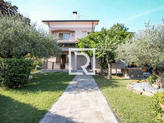 Villa Indipendente in vendita a Fiumicino, Savignano Sul Rubicone